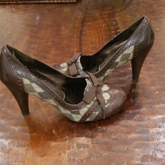 Kenneth Cole Tribeca Plaid Heels - Picture 5 of 7